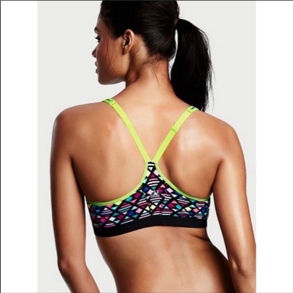 FLASH SALE‼️ 32B VS wireless sports bra - Picture 2 of 7